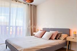 1 Bedroom Apartment in Laguna Park II Complex For Sale In San Eugenio LP13217