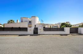 Between the Sea and Tradition – 4 bedroom villa in Alvor