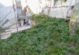 Land for housing or building in the historic center.