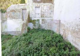 Land for housing or building in the historic center.