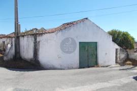 Cellar and 2 storage to recover with patio