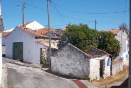 Cellar and 2 storage to recover with patio
