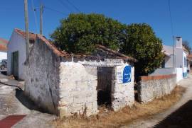 Cellar and 2 storage to recover with patio