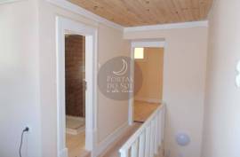 Building with 3 Rented Apartments - INVESTMENT