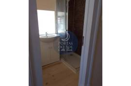 Building with 3 Rented Apartments - INVESTMENT