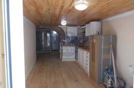 Building with 3 Rented Apartments - INVESTMENT