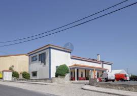 Snack bar with games room, dining service and 1 service room located near the beach