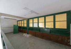 Warehouse of 274m2 with smoke outlet in the historic c.