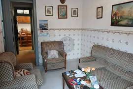 House to recover with backyard in the city center.