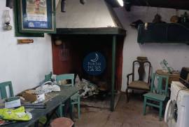 House to recover with backyard in the city center.