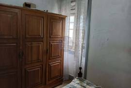 House to recover with backyard in the city center.