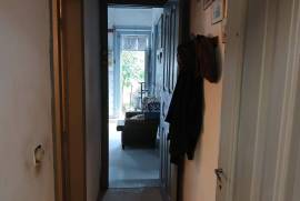 House to recover with backyard in the city center.