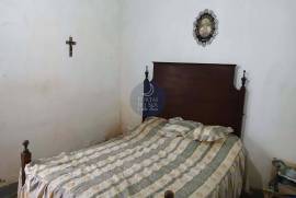 House to recover with backyard in the city center.