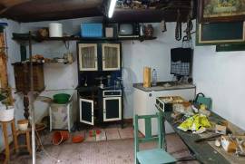 House to recover with backyard in the city center.