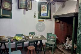 House to recover with backyard in the city center.