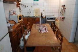 House to recover with backyard in the city center.