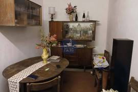 House to recover with backyard in the city center.