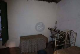 House to recover with backyard in the city center.