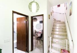 4 bedroom villa with garage and barbecue and patio.