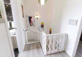 4 bedroom villa with garage and barbecue and patio.