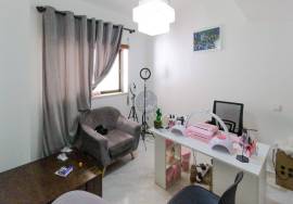 4 bedroom villa with garage and barbecue and patio.