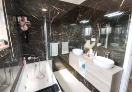 4 bedroom villa with garage and barbecue and patio.