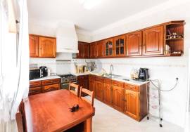 4 bedroom villa with garage and barbecue and patio.