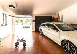 4 bedroom villa with garage and barbecue and patio.