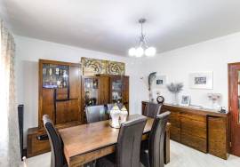 4 bedroom villa with garage and barbecue and patio.