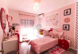 4 bedroom villa with garage and barbecue and patio.