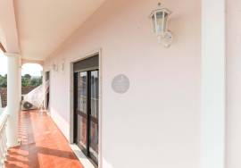 4 bedroom villa with garage and barbecue and patio.