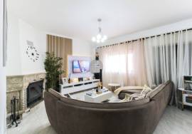 4 bedroom villa with garage and barbecue and patio.