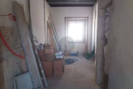 1 bedroom apartment under renovation in the center of Santarém