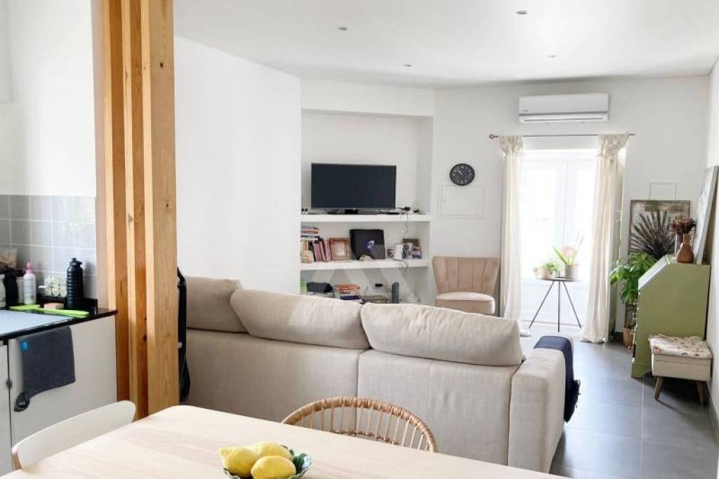 Moradia T2 Renovada com Garagem em Olho Marinho, Óbidos