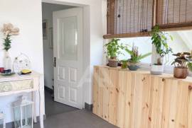 Moradia T2 Renovada com Garagem em Olho Marinho, Óbidos
