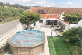 Moradia T2 Renovada com Garagem em Olho Marinho, Óbidos