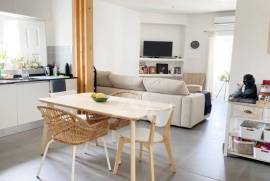 Moradia T2 Renovada com Garagem em Olho Marinho, Óbidos