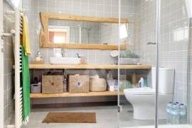 Moradia T2 Renovada com Garagem em Olho Marinho, Óbidos