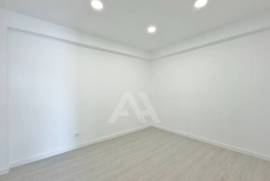 Apartamento T1 na Abrunheira com Luz e Água Incluídas