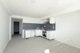 Apartamento T1 na Abrunheira com Luz e Água Incluídas