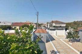 Apartamento T1 na Abrunheira com Luz e Água Incluídas