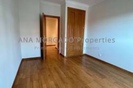 3 Bedroom Apartment with Charm, Refurbished and with Swimming Pool in Gated Community – Quinta da Beloura