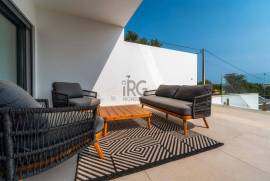 Stunning Modern Townhouses with Panoramic Views in Vale d’Eguas