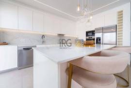 Stunning Modern Townhouses with Panoramic Views in Vale d’Eguas