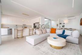 Stunning Modern Townhouses with Panoramic Views in Vale d’Eguas