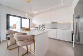 Stunning Modern Townhouses with Panoramic Views in Vale d’Eguas