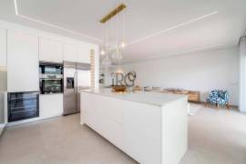 Stunning Modern Townhouses with Panoramic Views in Vale d’Eguas