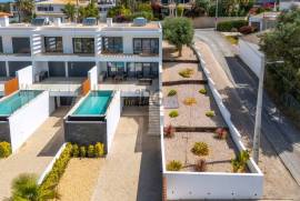Stunning Modern Townhouses with Panoramic Views in Vale d’Eguas