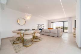 Stunning Modern Townhouses with Panoramic Views in Vale d’Eguas