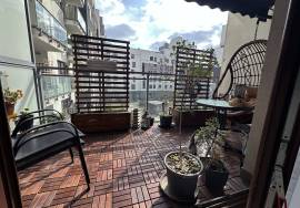 Excellent 2 Bed Apartment For Sale in Warsaw